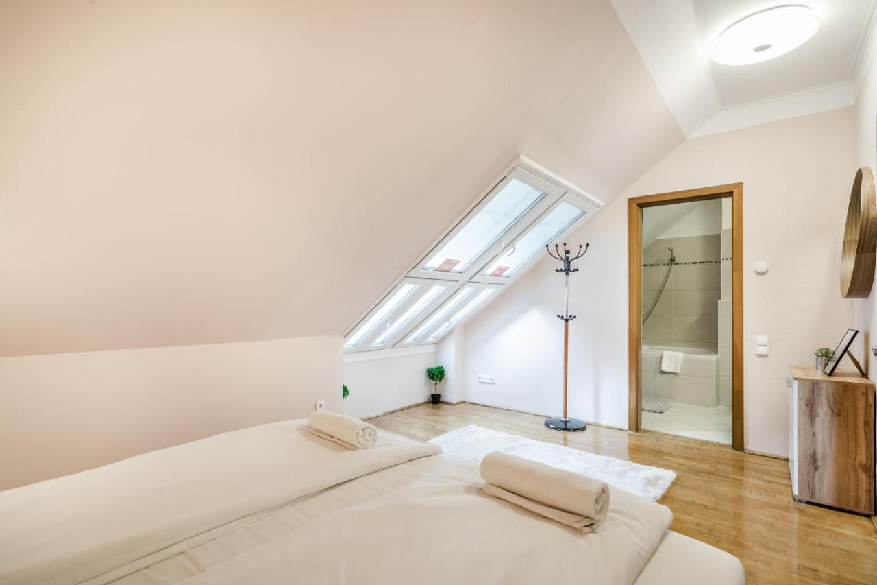 Bpr Timber Loft Home With Balcony Budapest Exterior foto